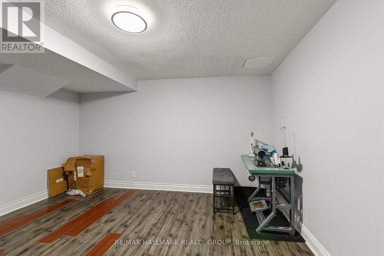 29595635/340-stoneway-drive/barrhaven-east/ottawa/ontario/K2G6G8_32