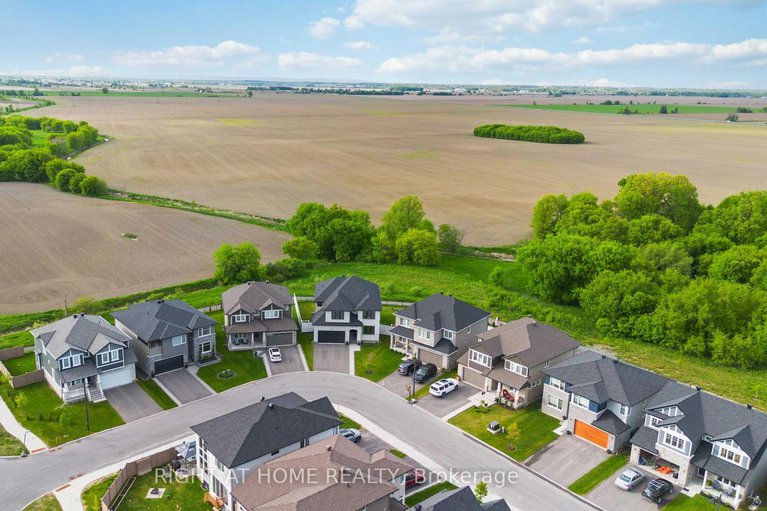 28377550/707-kirkham-crescent/btwn-franktown-rd-fallowfield-rd/ottawa/ontario/K0A2Z0_32