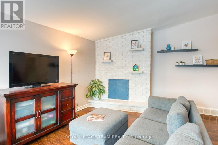 28637170/2010-featherston-drive/urbandale-acres/ottawa/ontario/K1H6P9_6