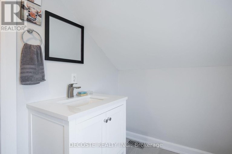 29524122/15-marlborough-street/maxville/north-glengarry/ontario/K0C1T0_19