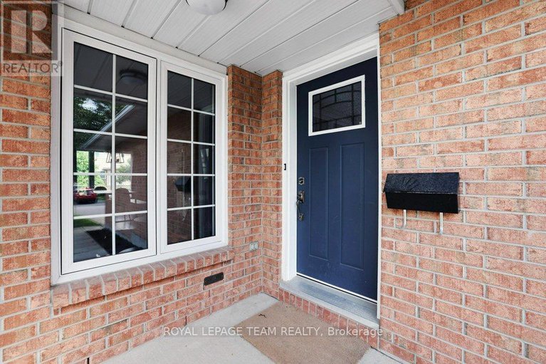 28522929/8-black-rivers-place/bridlewood/ottawa/ontario/K2M2E2_3