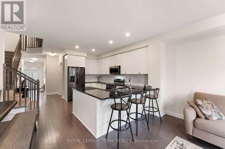 28414492/325-cosanti-drive/remainder-of-stittsville-area/ottawa/ontario/K2S2W6_10