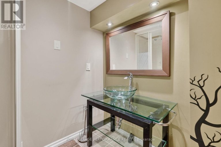 29574553/630-borthwick-avenue/castle-heightsrideau-high/ottawa/ontario/K1K2L9_34