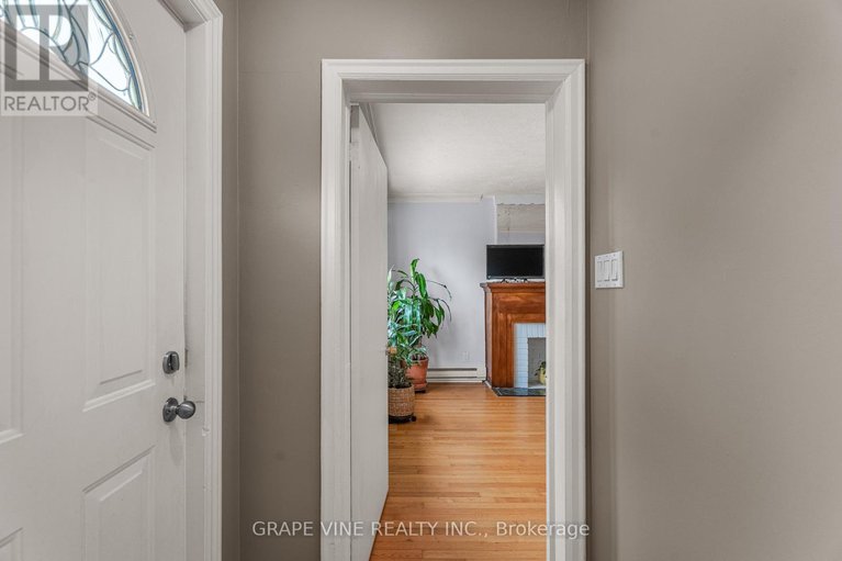 28554989/1210-erie-avenue/ridgemont/ottawa/ontario/K1V6G6_10