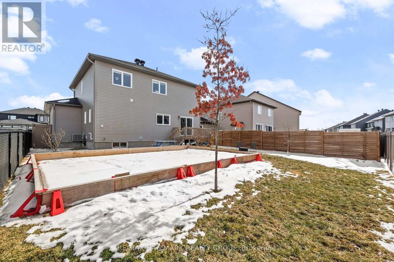 29521538/293-central-park/village-of-russell/russell/ontario/K4R0G2_37