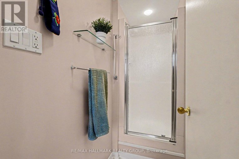 29278557/1044-adley-road/carson-grove/ottawa/ontario/K1J8B9_27