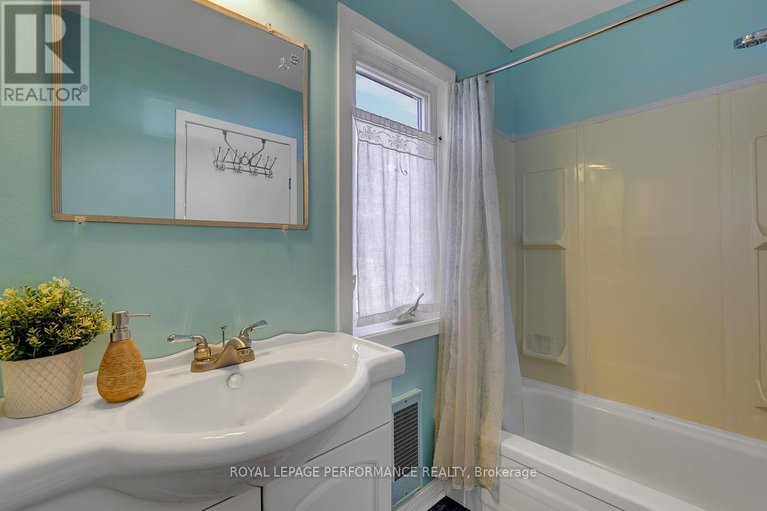 29581422/1141-north-river-road/overbrook/ottawa/ontario/K1K3W4_20