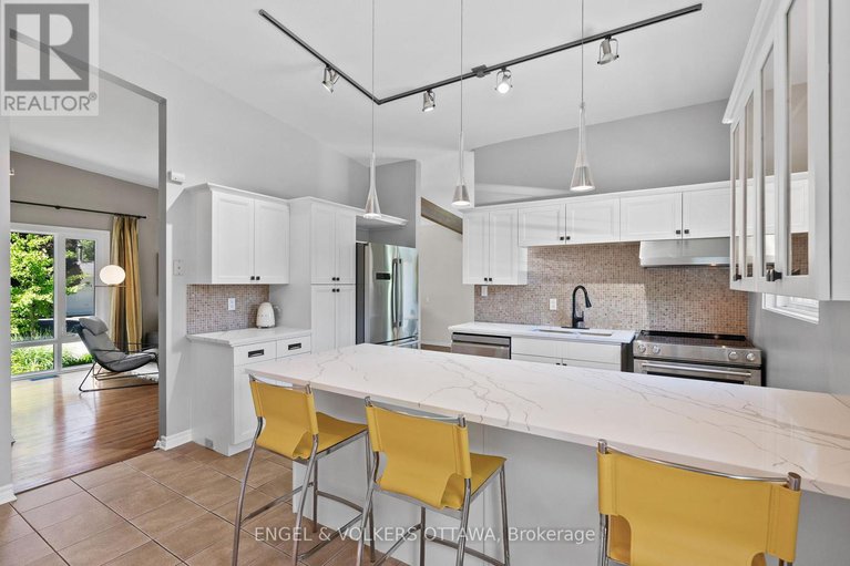 28637797/1175-bonnie-crescent/copeland-park/ottawa/ontario/K2C1Z7_13