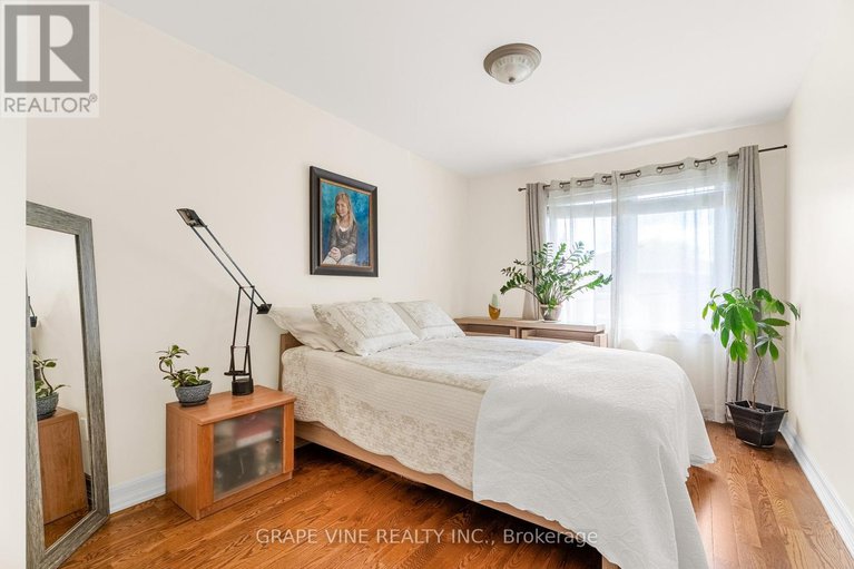 28366149/709-melbourne-avenue/laurentianview/ottawa/ontario/K2A1X4_26