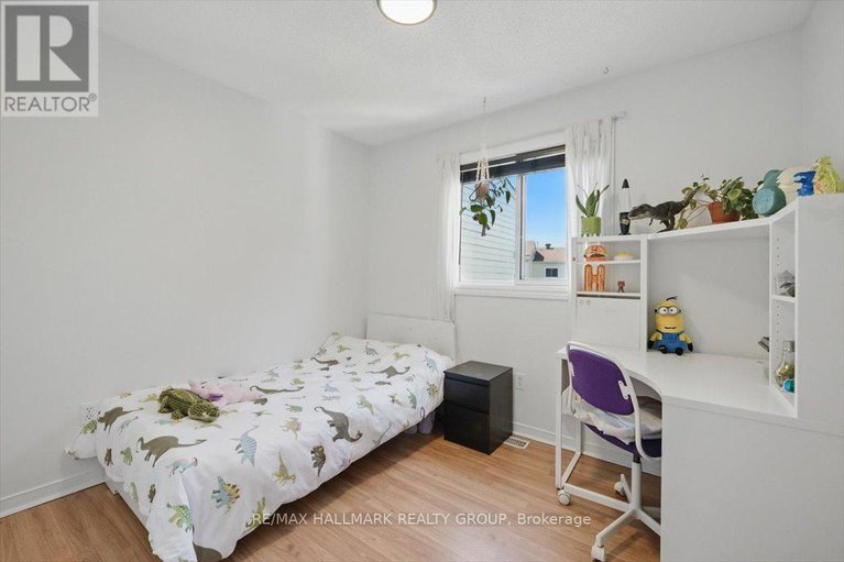 28376858/2083-sacramento-drive/fallingbrookgardenway-south/ottawa/ontario/K4A3L2_21