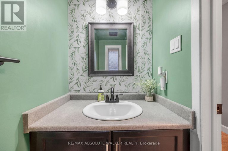 29396937/108-cedarock-drive/bridlewood/ottawa/ontario/K2M2H5_12