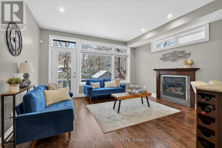 29501223/a-142-a-queen-mary-street/overbrookcastle-heights/ottawa/ontario/K1K1X5_9