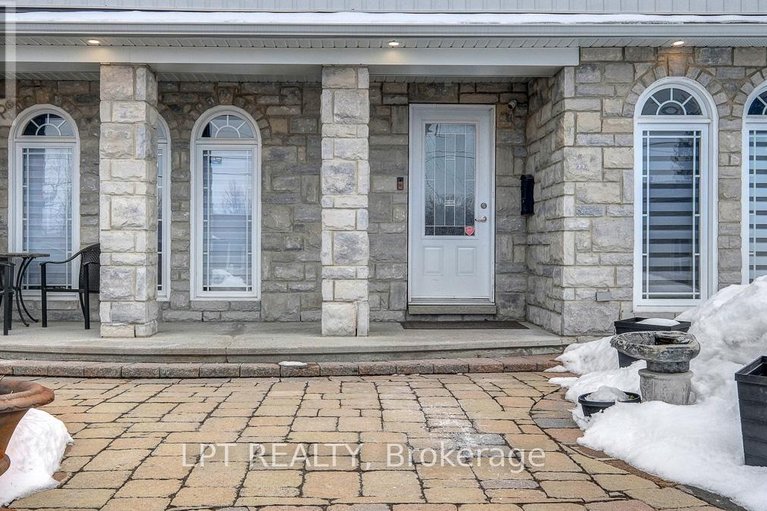 29603325/624-pleasant-park-road/playfair-park/ottawa/ontario/K1H5N5_3