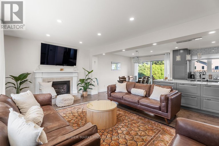 28389026/2714-hickson-crescent/redwood-park/ottawa/ontario/K2H6Y6_11