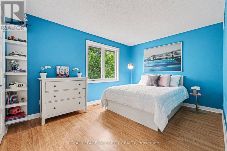 29677915/4-pinecone-trail/stittsville-central/ottawa/ontario/K2S1E1_24