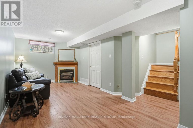 29250836/1165-falconcrest-court/chatelaine-village/ottawa/ontario/K4A3Z4_26