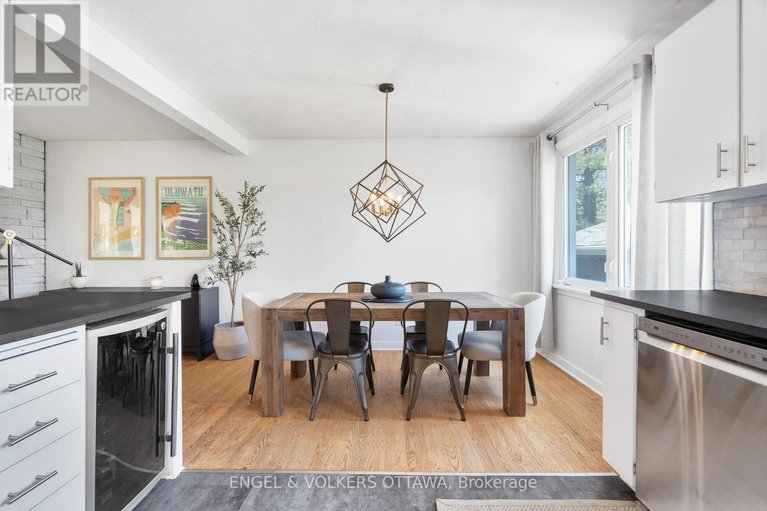 28406748/8-pineglen-crescent/pineglencountry-place/ottawa/ontario/K2E6X7_14