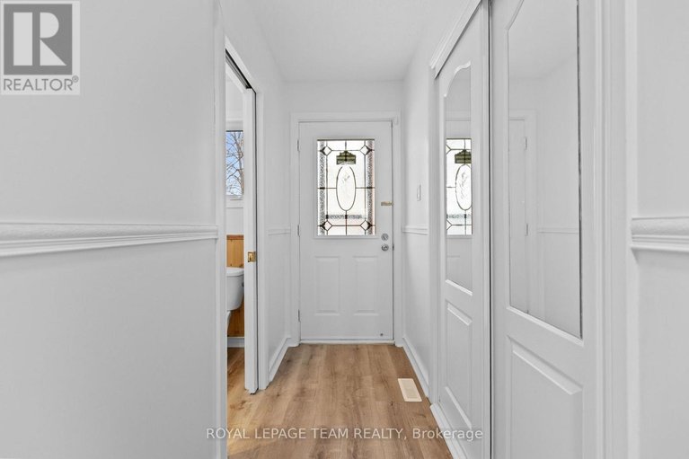 29585057/6356-mary-jane-crescent/chateauneuf/ottawa/ontario/K1C3C2_3