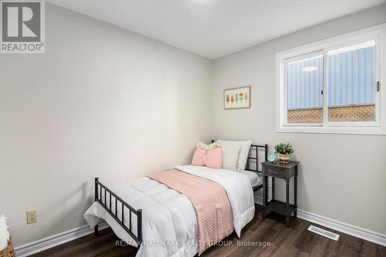 28994507/1118-chateau-crescent/orleans-wood/ottawa/ontario/K1C2E1_26