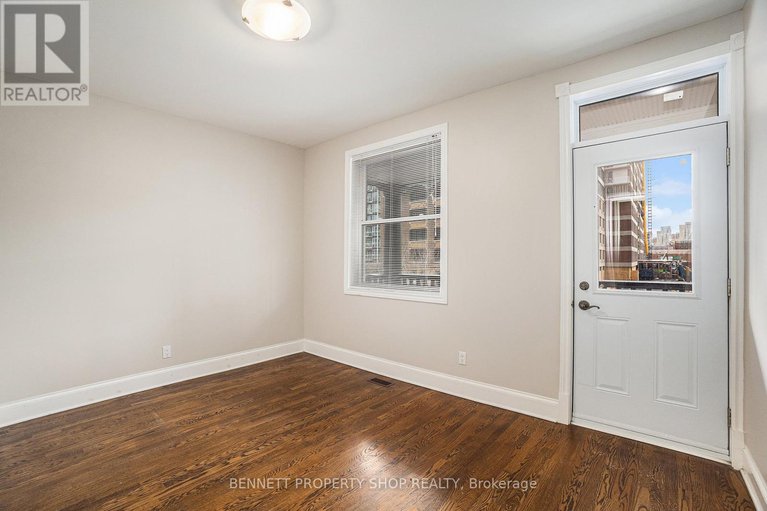 28245606/123-york-street/lower-townbyward-market/ottawa/ontario/K1N5T4_17
