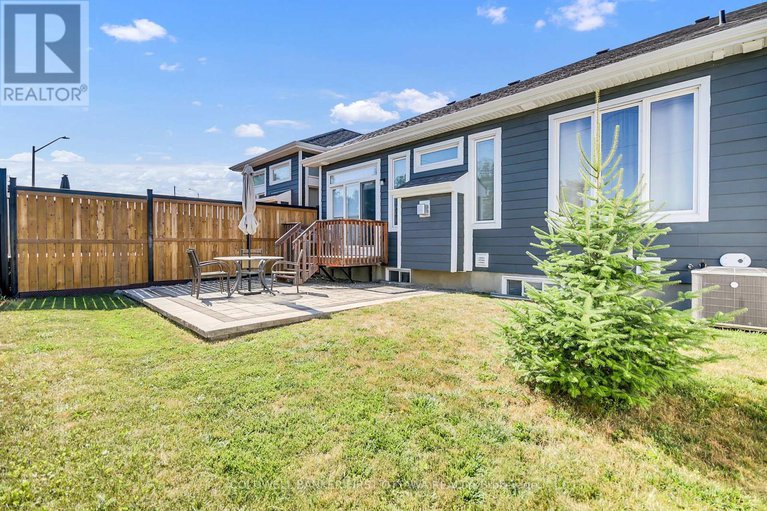 28739997/893-artemis-circle/manotick-south-to-roger-stevens/ottawa/ontario/K4M0H7_29