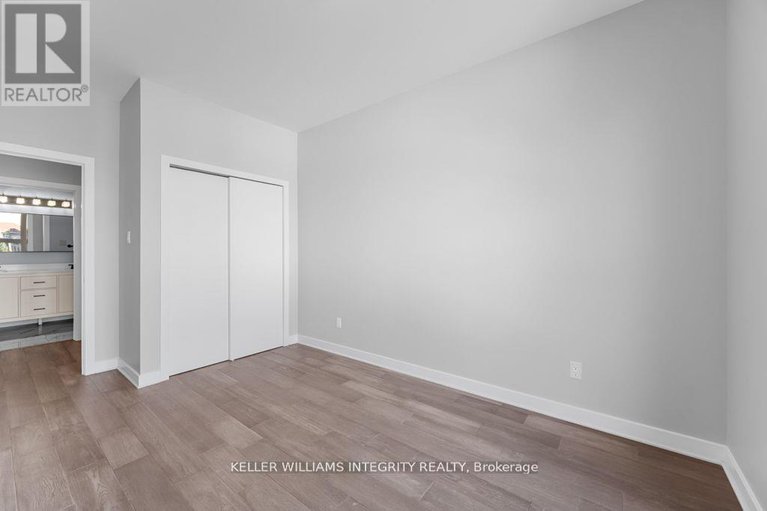 28308588/b-875-contour-street/mer-bleuebradley-estatesanderson-park/ottawa/ontario/K1W0G6_21