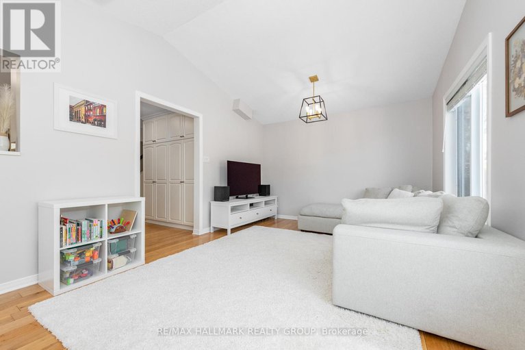 29349068/70-melanie-crescent/glencairnhazeldean/ottawa/ontario/K2L2J8_17