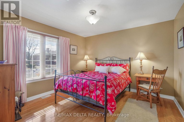 29633176/48-stephens-street/vankleek-hill/champlain/ontario/K0B1R0_5