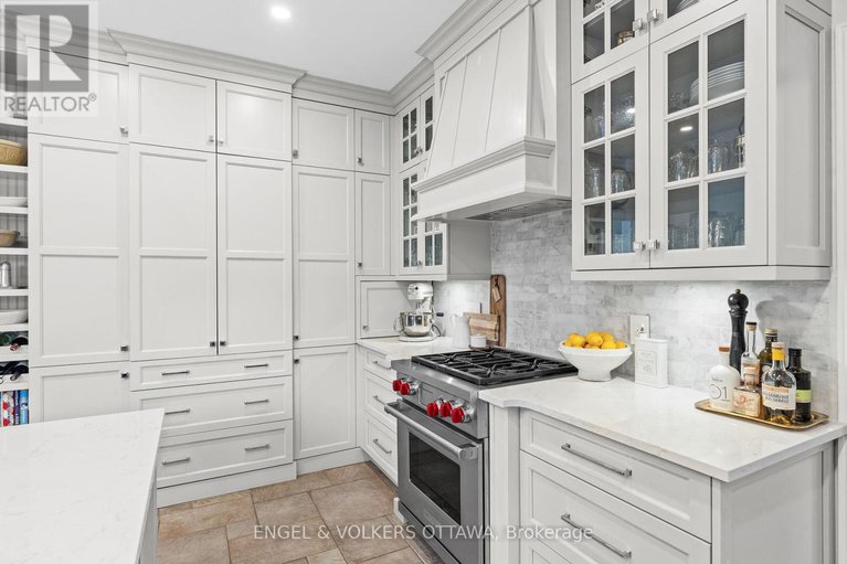 28790851/5557-pettapiece-crescent/manotick-village-manotick-estates/ottawa/ontario/K4M1C5_17