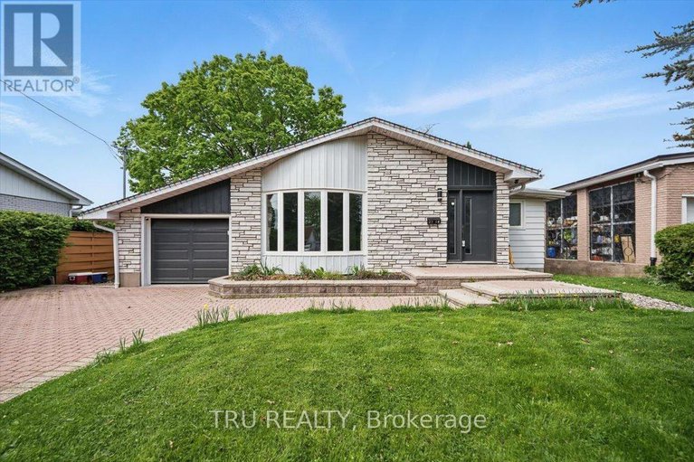 28792969/2114-balharrie-avenue/hawthorne-meadows/ottawa/ontario/K1G1G5_1