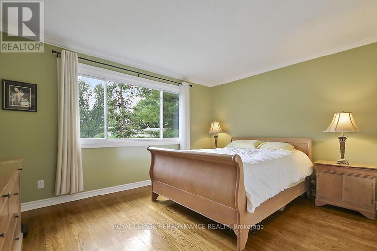 28628194/141-abbotsford-road/glencairnhazeldean/ottawa/ontario/K2L1C6_15