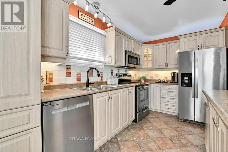 28350114/6156-vineyard-drive/convent-glen/ottawa/ontario/K1C2N6_11