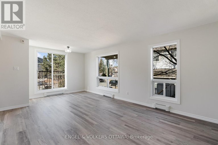 28138585/1504-tanguay-court/katimavik/ottawa/ontario/K2L3X8_12