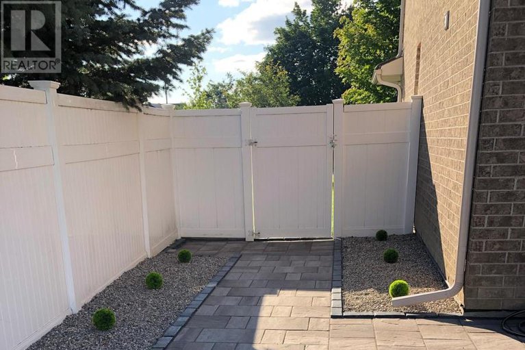 29180077/702-mud-creek-crescent/riverside-southgloucester-glen/ottawa/ontario/K1V1W3_31