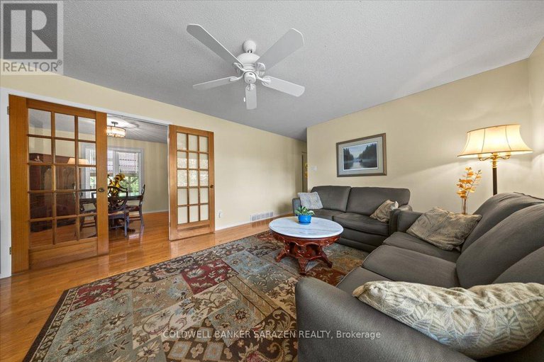28843846/2303-edward-kidd-crescent/north-gower/ottawa/ontario/K0A2T0_8