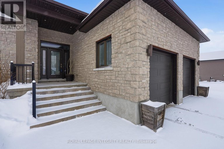 29318254/251-rue-des-violettes-street/clarencerockland-twp/clarence-rockland/ontario/K0A2A0_2