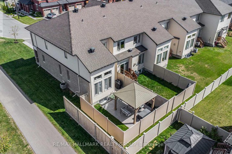 28905393/754-cairn-crescent/mer-bleuebradley-estatesanderson-park/ottawa/ontario/K1W0P4_36