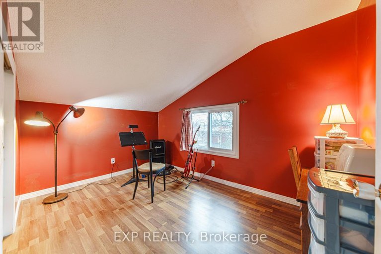 29624892/1592-apeldoorn-avenue/carleton-heights/ottawa/ontario/K2C1V5_27