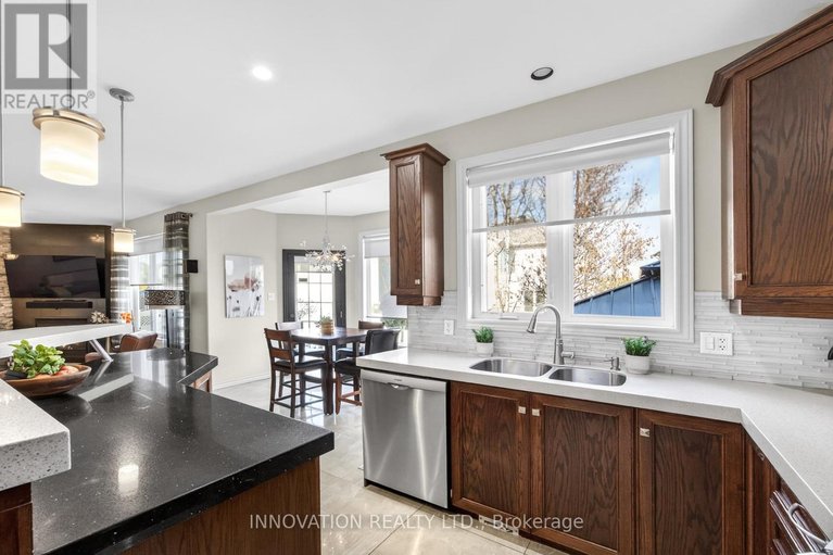 29496021/540-pine-vista-drive/springridgeeast-village/ottawa/ontario/K4A5A7_17