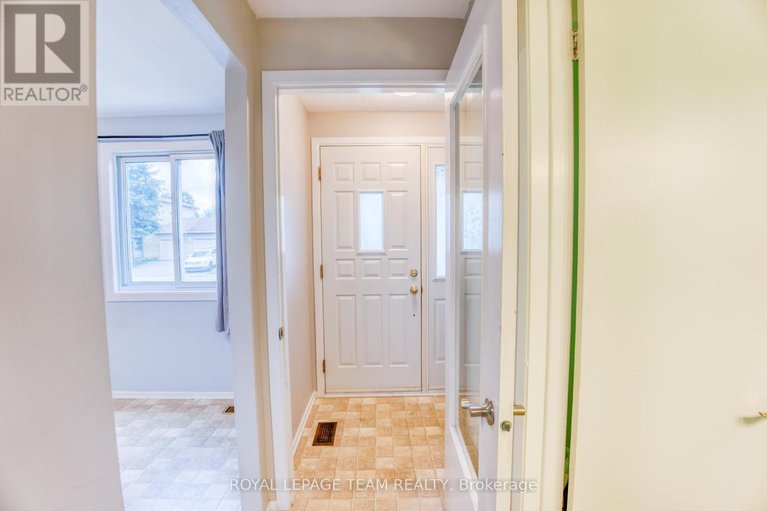 28595123/1094-grenoble-crescent/orleans-wood/ottawa/ontario/K1C2C6_3