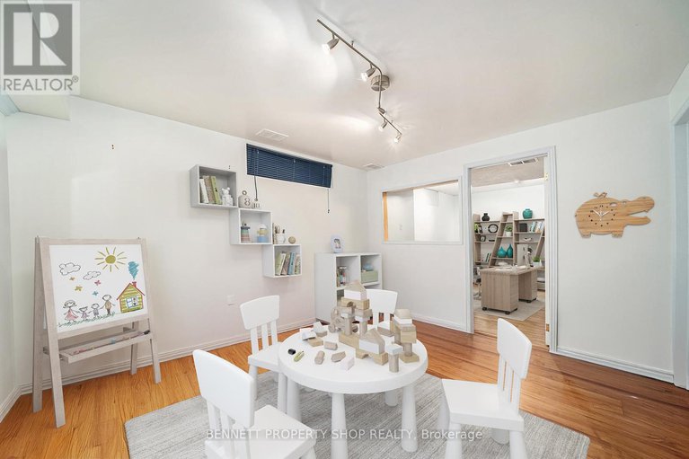28315762/437-rougemount-crescent/fallingbrookgardenway-south/ottawa/ontario/K4A2Z1_15