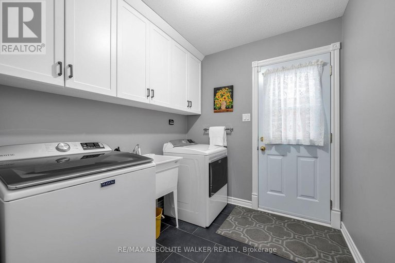 29426373/944-raftsman-lane/convent-glen/ottawa/ontario/K1C2V8_24