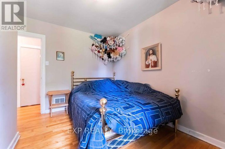 28788281/878-ivanhoe-avenue/queensway-terrace-north/ottawa/ontario/K2B5S5_12