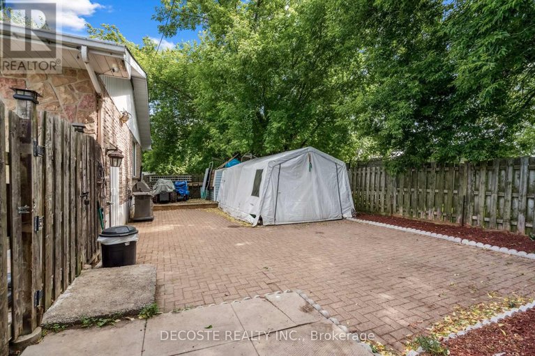 28517069/114-st-george-street-w/alexandria/north-glengarry/ontario/K0C1A0_39