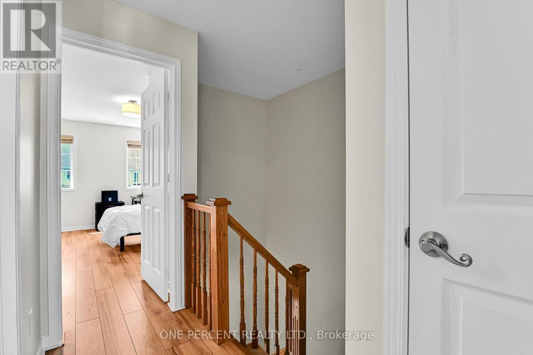 28463418/2572-alanis-private/emerald-woodssawmill-creek/ottawa/ontario/K1T4A1_21