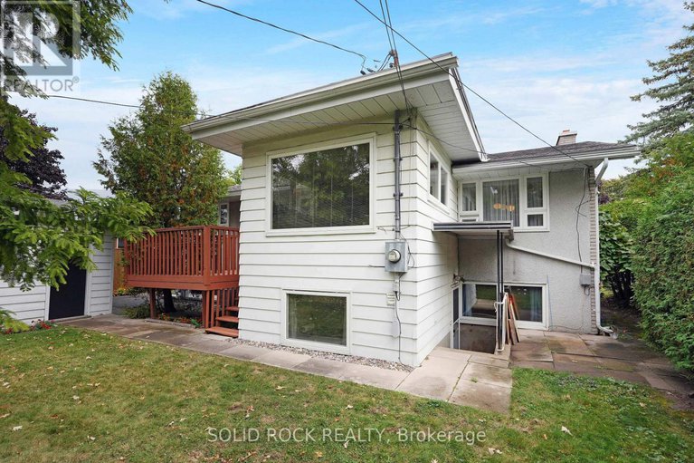 28902933/1034-riddell-avenue-s/braemar-park/ottawa/ontario/K2C2J7_23