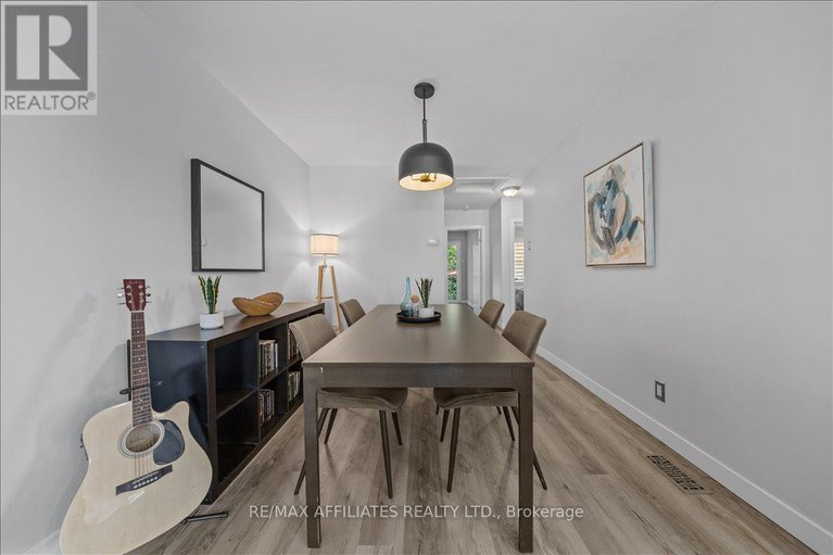 28869216/381-spartan-avenue/vanier/ottawa/ontario/K1K1J6_7