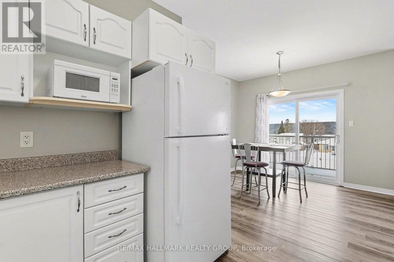 29229711/208-1026-laurier-street/town-of-rockland/clarence-rockland/ontario/K4K1V6_12