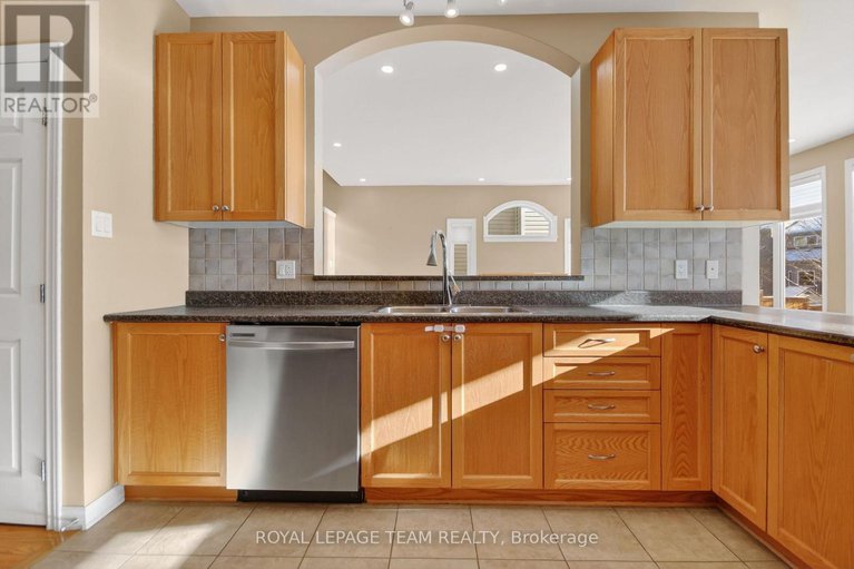 29182654/59-polo-lane/emerald-meadowstrailwest/ottawa/ontario/K2M2Y4_15