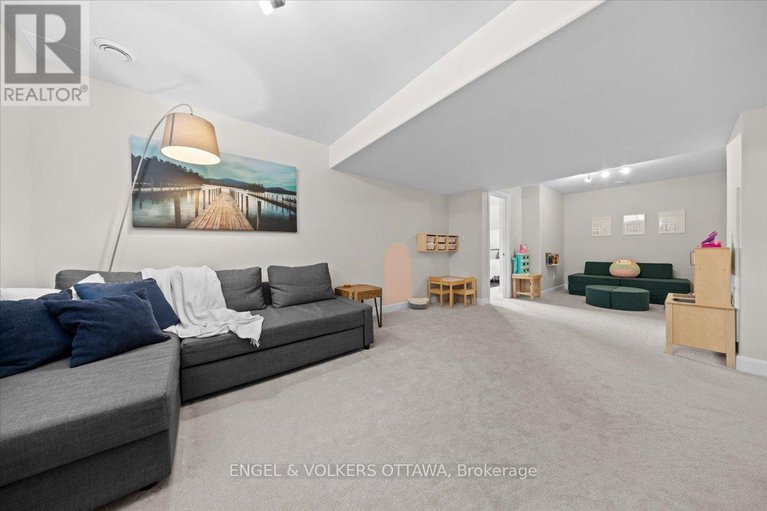 29402076/624-geneva-crescent/embrun/russell/ontario/K0A1W0_37